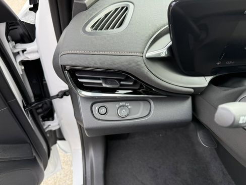 New 2026 Buick Envista Avenir image 15