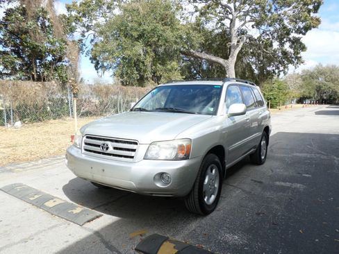 Used 2004 Toyota Highlander Limited image 3