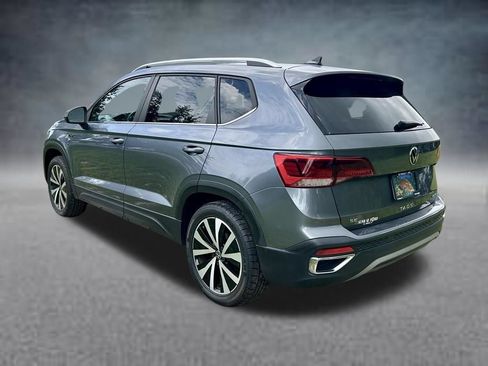 Certified 2022 Volkswagen Taos SE AWD/4WD image 7