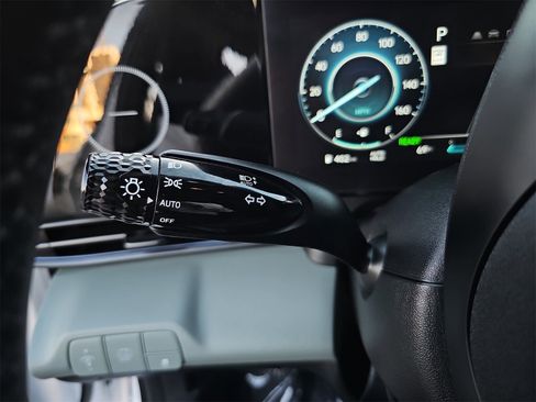 Certified 2025 Hyundai Elantra Limited image 26