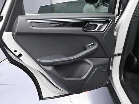 Certified 2026 Porsche Macan AWD/4WD image 22