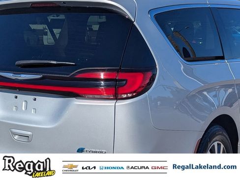 Used 2022 Chrysler Pacifica Limited image 7