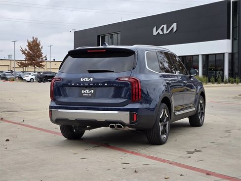 New 2025 Kia Telluride S image 4