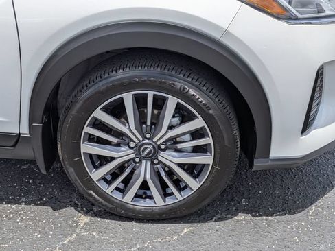 Used 2024 Nissan Kicks SV FWD image 10