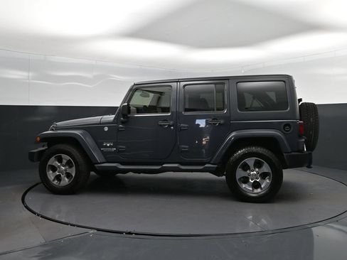 Used 2017 Jeep Wrangler Unlimited Sahara AWD/4WD image 4