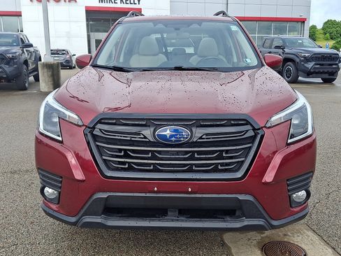 Used 2022 Subaru Forester Premium AWD/4WD image 2