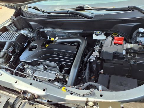 Used 2025 Chevrolet Equinox LT FWD image 9