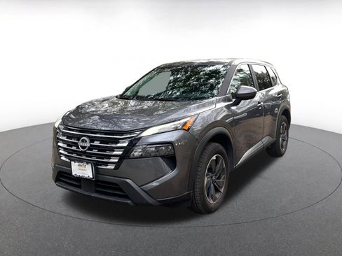 Used 2025 Nissan Rogue SV image 3