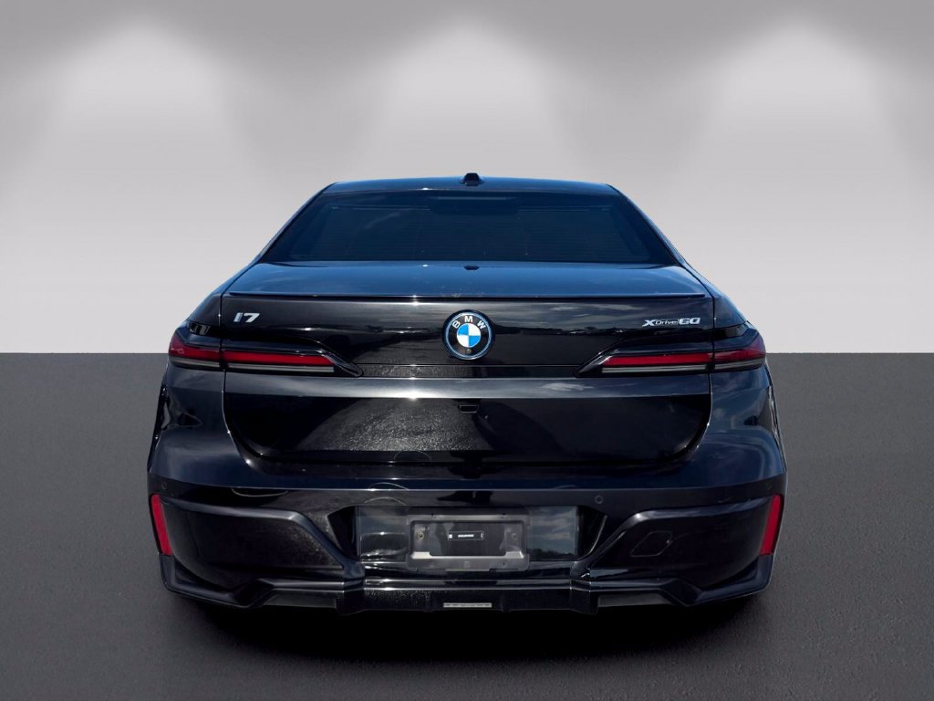 Certified 2023 BMW i7 xDrive60 w/ Parking Assistance Package AWD/4WD image 5