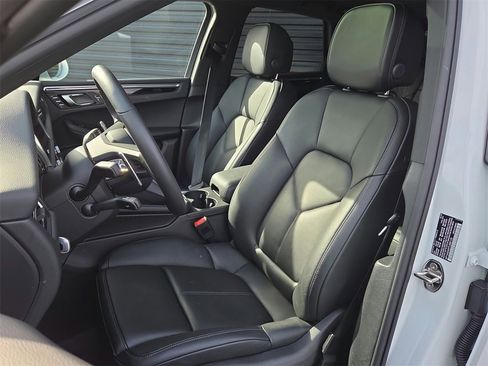 Certified 2026 Porsche Macan image 5