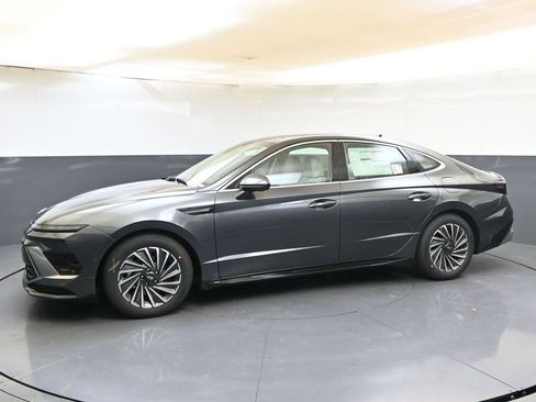 New 2026 Hyundai Sonata Limited image 2