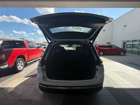 Certified 2025 Jeep Grand Cherokee Limited image 37