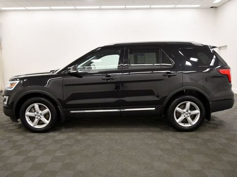 Used 2017 Ford Explorer XLT w/ Equipment Group 202A AWD/4WD image 4
