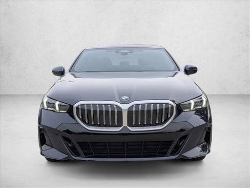 Used 2026 BMW 530i w/ M Sport Package RWD image 5
