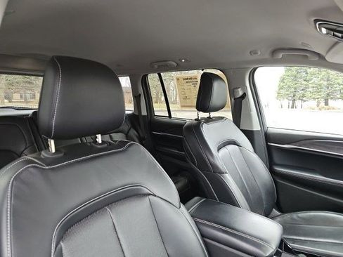 Used 2023 Jeep Grand Cherokee Limited w/ Luxury Tech Group II image 12