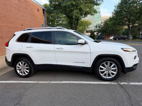 Used 2016 Jeep Cherokee Limited FWD image 10