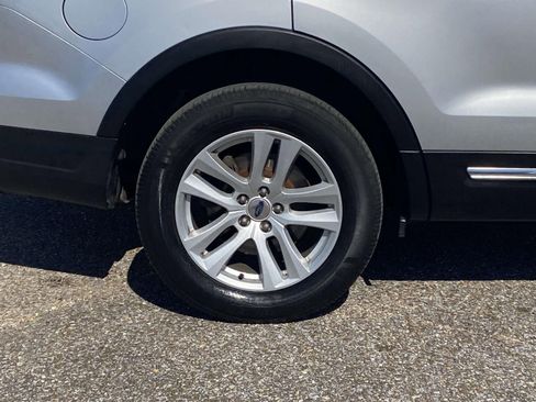 Used 2018 Ford Explorer XLT w/ Equipment Group 202A image 9