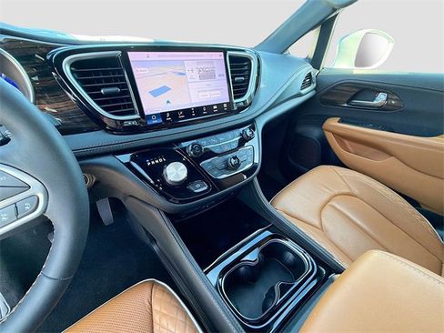 Used 2022 Chrysler Pacifica Pinnacle image 31