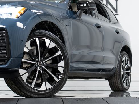 New 2026 Volvo XC60 T8 Plus w/ Climate Package AWD/4WD image 27