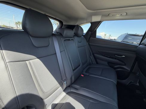 Used 2025 Hyundai Tucson Limited FWD image 18
