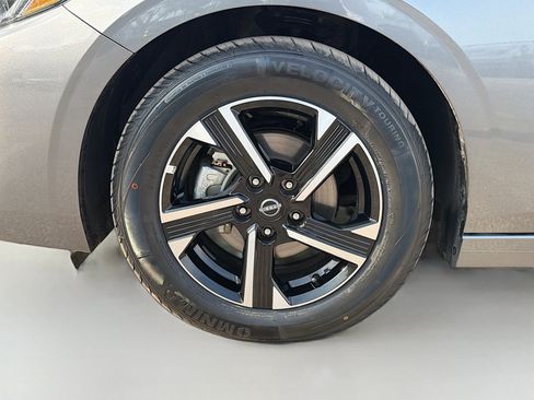 Used 2025 Nissan Sentra SV FWD image 41