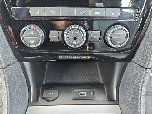 Used 2021 Volkswagen Passat 2.0T R-Line image 23