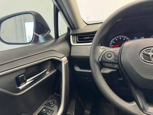 Used 2020 Toyota RAV4 XLE w/ Convenience Package FWD image 24
