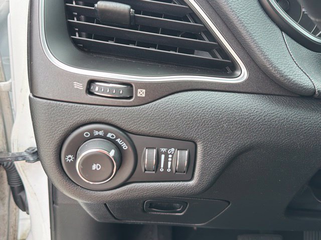 Used 2021 Jeep Cherokee Trailhawk AWD/4WD image 32