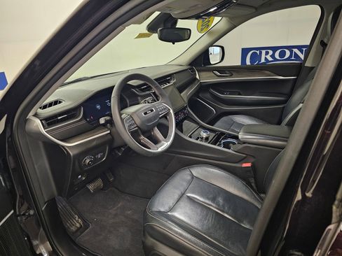 Used 2023 Jeep Grand Cherokee L Limited w/ Black Appearance Package image 11