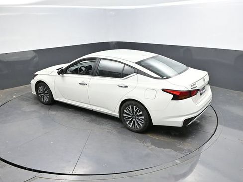 Used 2025 Nissan Altima 2.5 SV FWD image 37