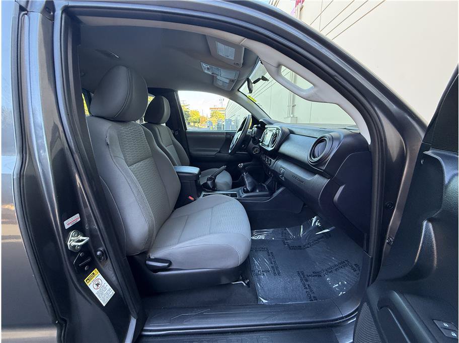 Used 2017 Toyota Tacoma SR AWD/4WD image 29