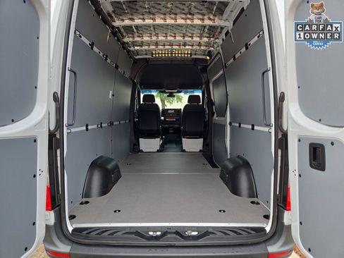 Used 2023 Mercedes-Benz Sprinter 2500 image 12
