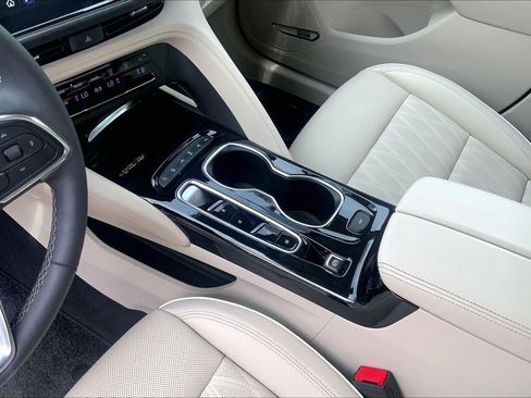 Used 2023 Buick Envision Avenir AWD/4WD image 18