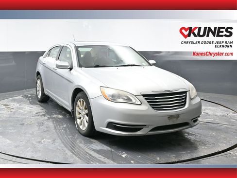 Used 2011 Chrysler 200 Touring image 1