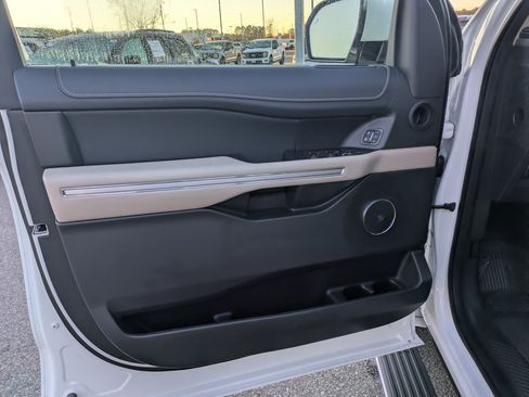 Certified 2024 Ford Expedition Limited image 12