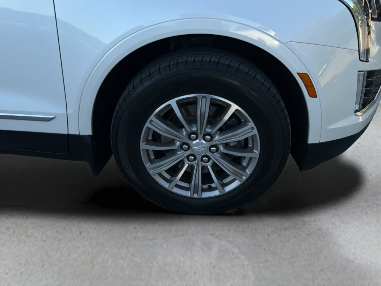 Used 2017 Cadillac XT5 Luxury FWD image 28