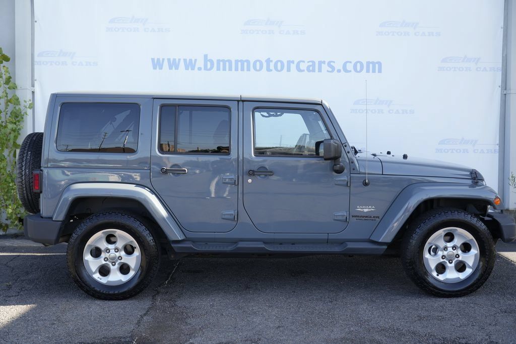 Used 2015 Jeep Wrangler Unlimited Sahara w/ Connectivity Group AWD/4WD image 7