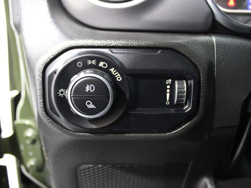 Used 2023 Jeep Gladiator Willys image 7