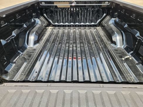 Used 2026 Chevrolet Colorado LT RWD image 32