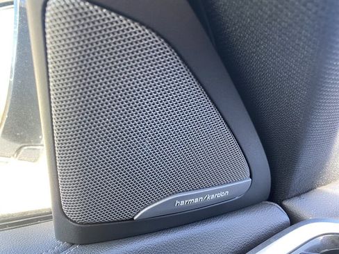 Used 2023 BMW X6 xDrive40i w/ M Sport Package image 30