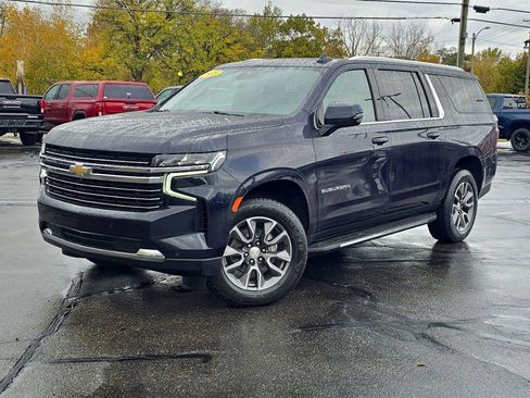 Used 2023 Chevrolet Suburban LT w/ LT Signature Plus Package image 32