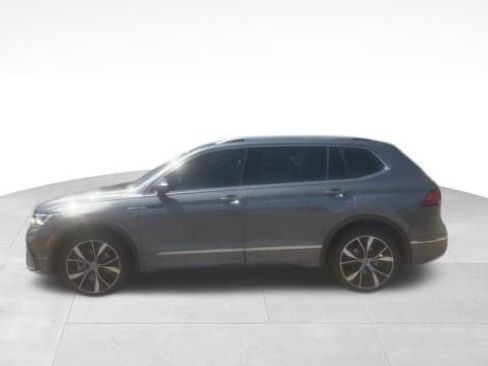 Used 2022 Volkswagen Tiguan SEL R-Line AWD/4WD image 4