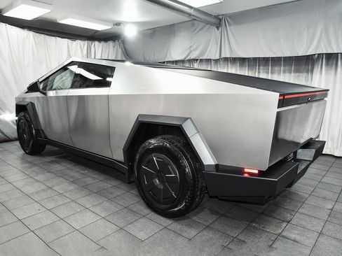 Used 2025 Tesla Cybertruck AWD Crew Cab image 4