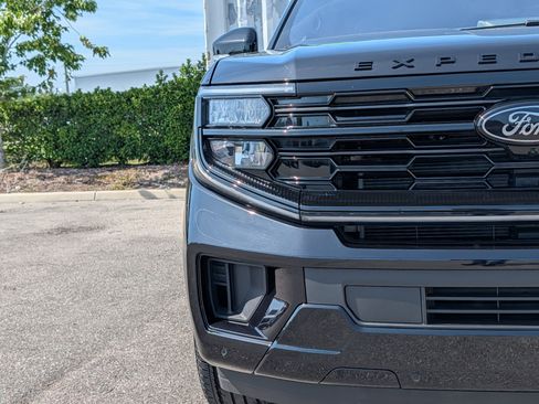 Certified 2025 Ford Expedition Max Platinum w/ Stealth Appearance Package AWD/4WD image 9