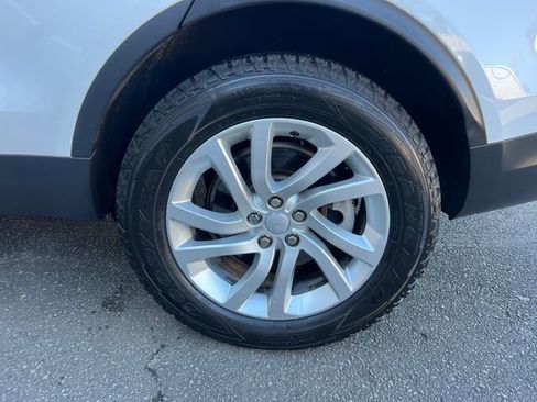 Used 2017 Land Rover Discovery HSE image 45