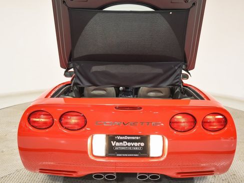 Used 2004 Chevrolet Corvette Coupe w/ Roof Package image 13