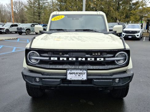 Used 2025 Ford Bronco Outer Banks image 2