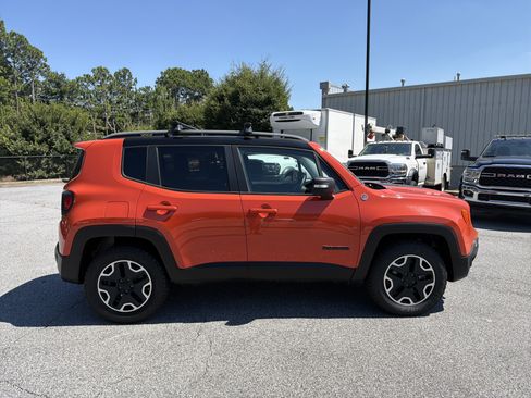 Used 2015 Jeep Renegade Trailhawk w/ Popular Equipment Group AWD/4WD image 9