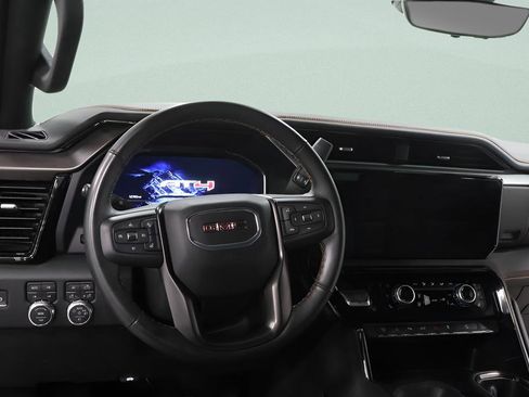 Used 2025 GMC Sierra 2500 AT4 w/ AT4 Premium Plus Package AWD/4WD image 9