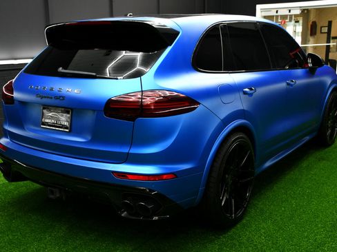 Used 2017 Porsche Cayenne GTS image 6